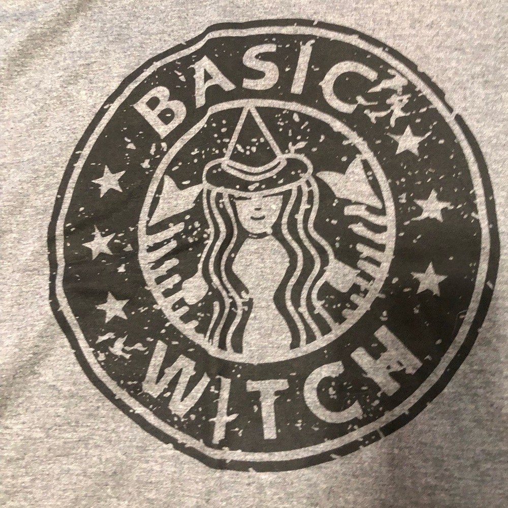BASIC WITCH TEE